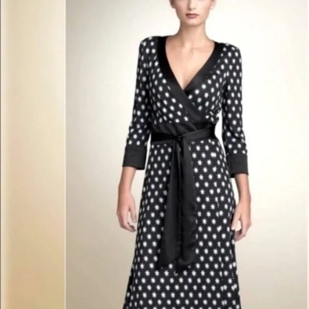 DVF Star Pattern Classic Wrap Dress with Pockets - Picture 8 of 10